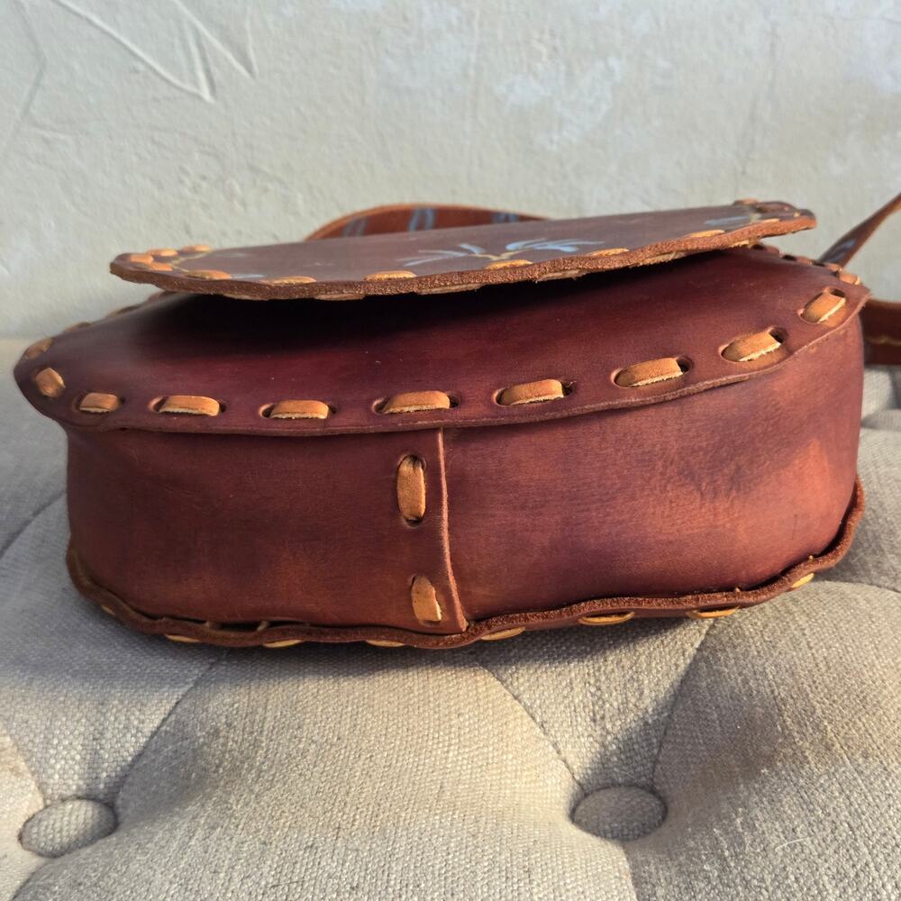VTG 70s Hand Tooled Painted 100% Leather Saddle Bag Shoulder Purse Boho Hippie - Picture 7 of 14
